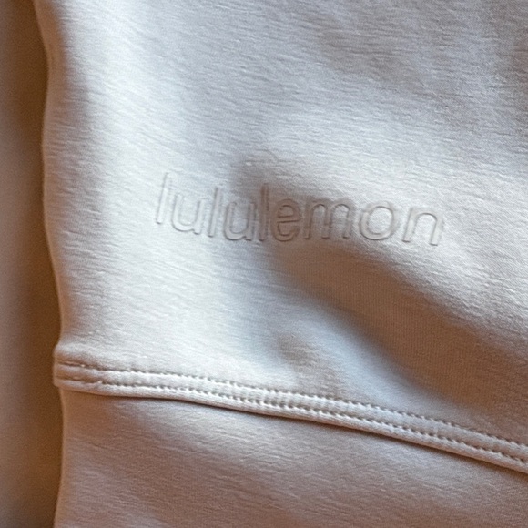 Lululemon Cropped Softstreme ~ Size 4 ~ Bone Color - Picture 3 of 4